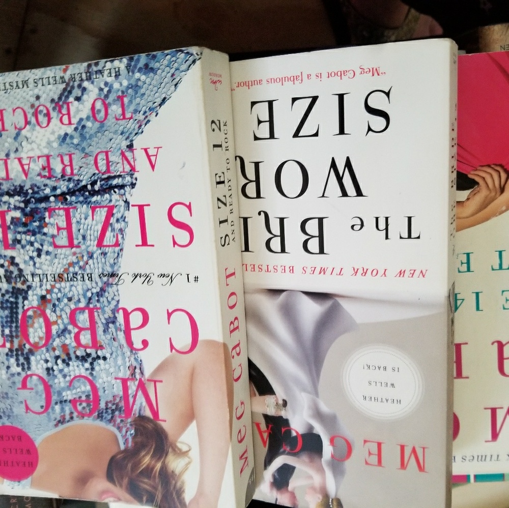 Books - Picture 3 of 8